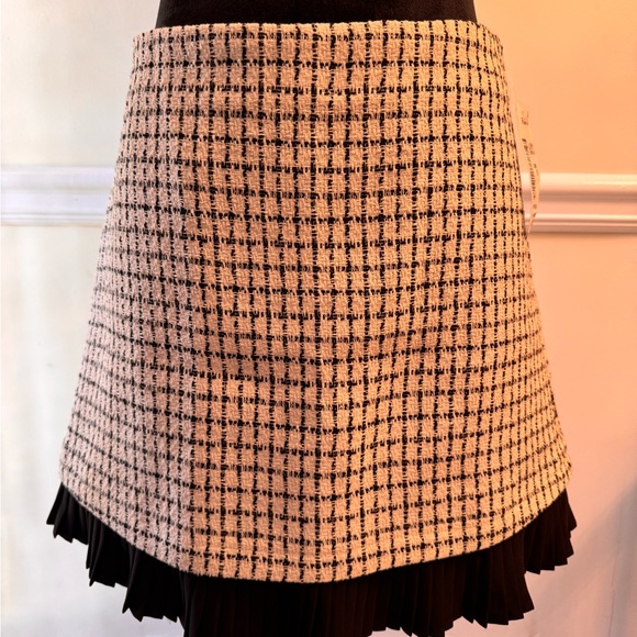 Black and white skirt with rippled black bottom - Picture 3 of 5